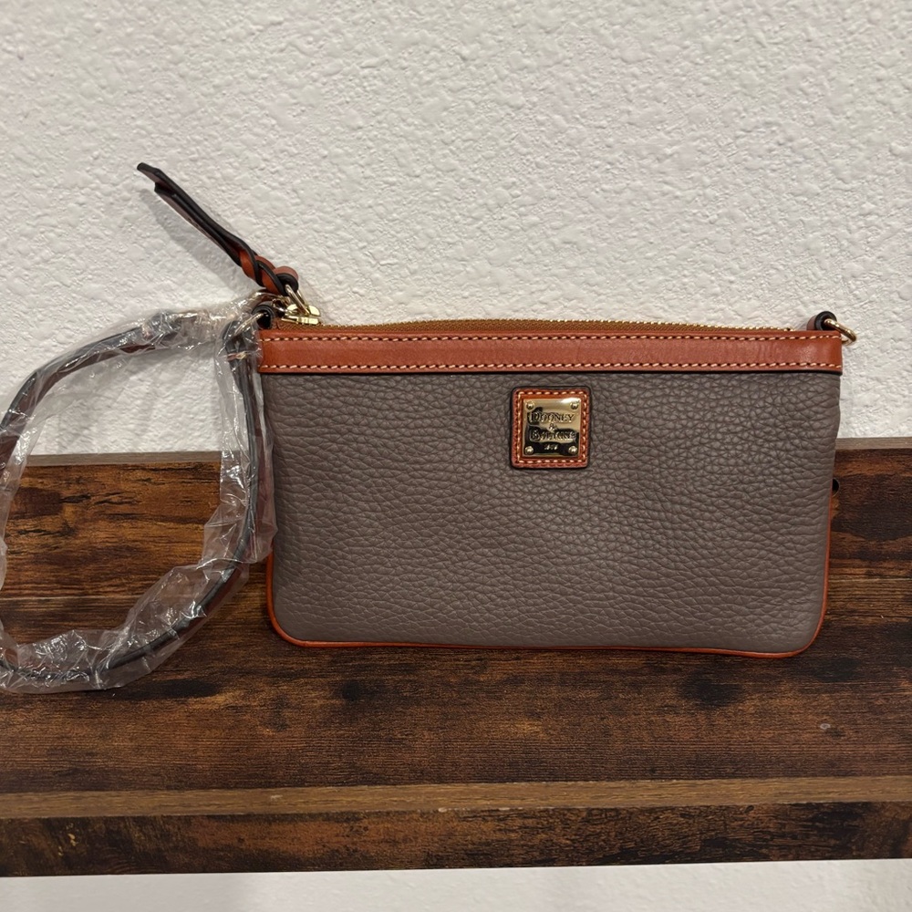 NWT Dooney & Bourke Belvedere Large Slim Wristlet